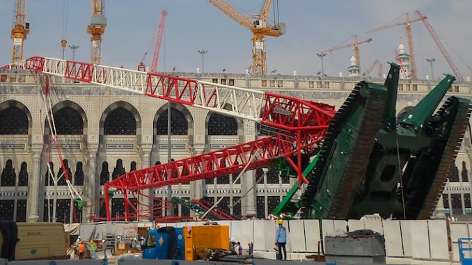 crane-safety-collapse-equipment crane back and forth