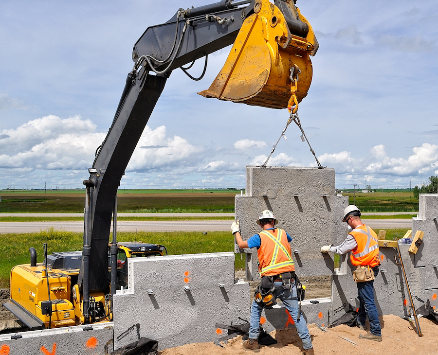 Sicurezza: sollevare con cura Excavator-used-for-lifting