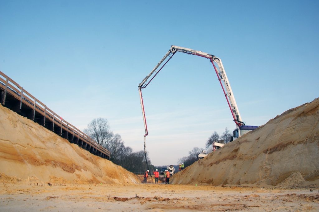 Advantages of Concrete Pumping on a Construction Project Equipment