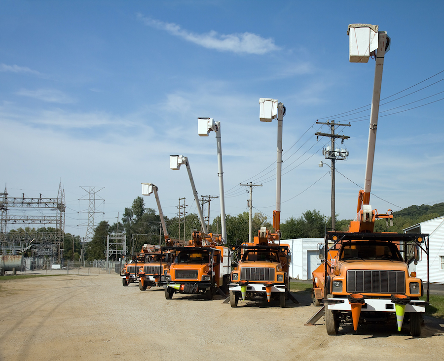 What to Consider When Buying or Renting a Bucket Truck Equipment
