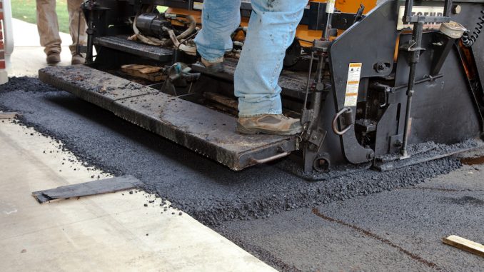 Driveway,Asphalt,Paving,Crew
