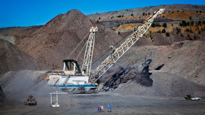 Dragline-excavator-mining