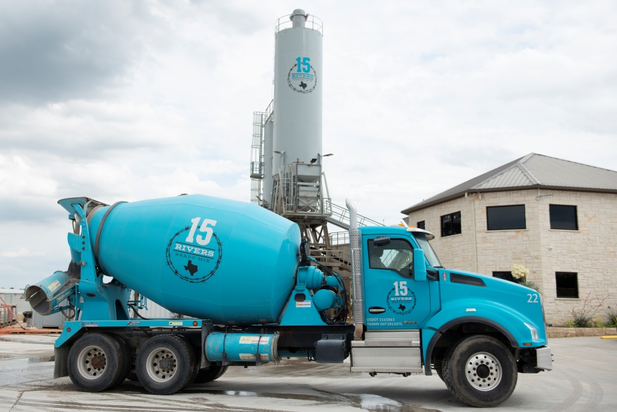 15 Rivers Maintains High Customer Satisfaction with Kenworth T880 Mixers, W990 Bulk Haulers
