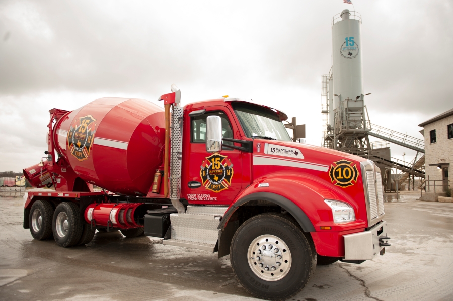 15 Rivers Maintains High Customer Satisfaction with Kenworth T880 Mixers, W990 Bulk Haulers