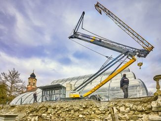 Liebherr fast-erecting crane on the island of Mainau