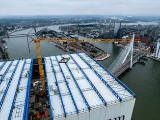 Liebherr fast-erecting crane 34 K at work on the tallest building in the Benelux region