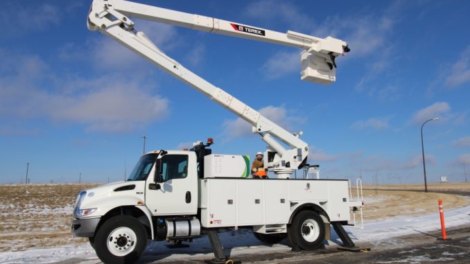 Terex Utilities’ new SmartPTO reduces idling, increases fuel savings, and minimizes noise and air pollution by utilizing stored plug in electric power to operate the equipment.