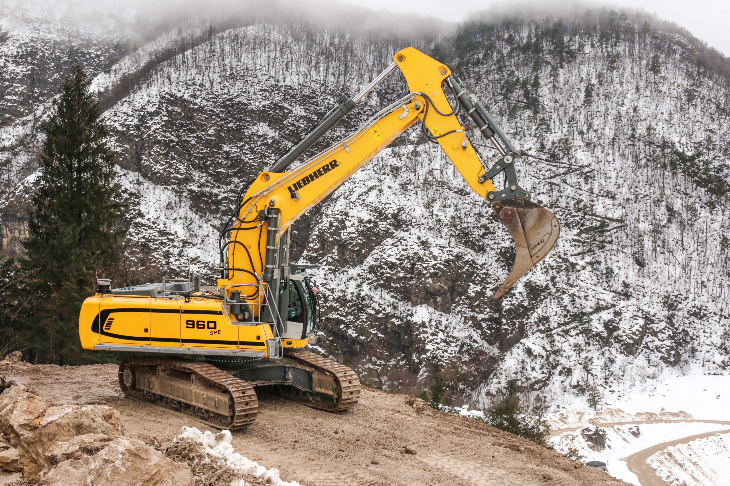 R 960 SME is the most powerful 60-tonne excavator