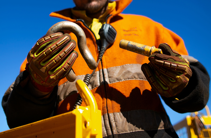 16 Crucial Rules to Follow for Using Shackles Equipment & Contracting