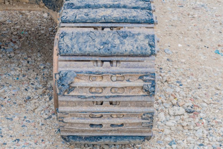 Differences Between Steel and Rubber Excavator Tracks Equipment