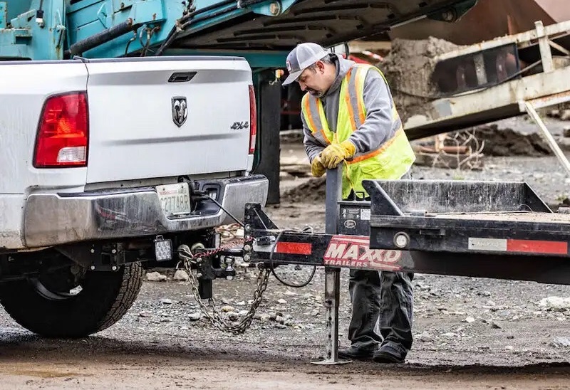 Choose the Right Trailer Hitch for Hauling Heavy Construction Equipment