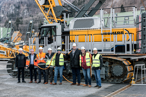 liebherr-Sims-Crane-handover-1-LOW